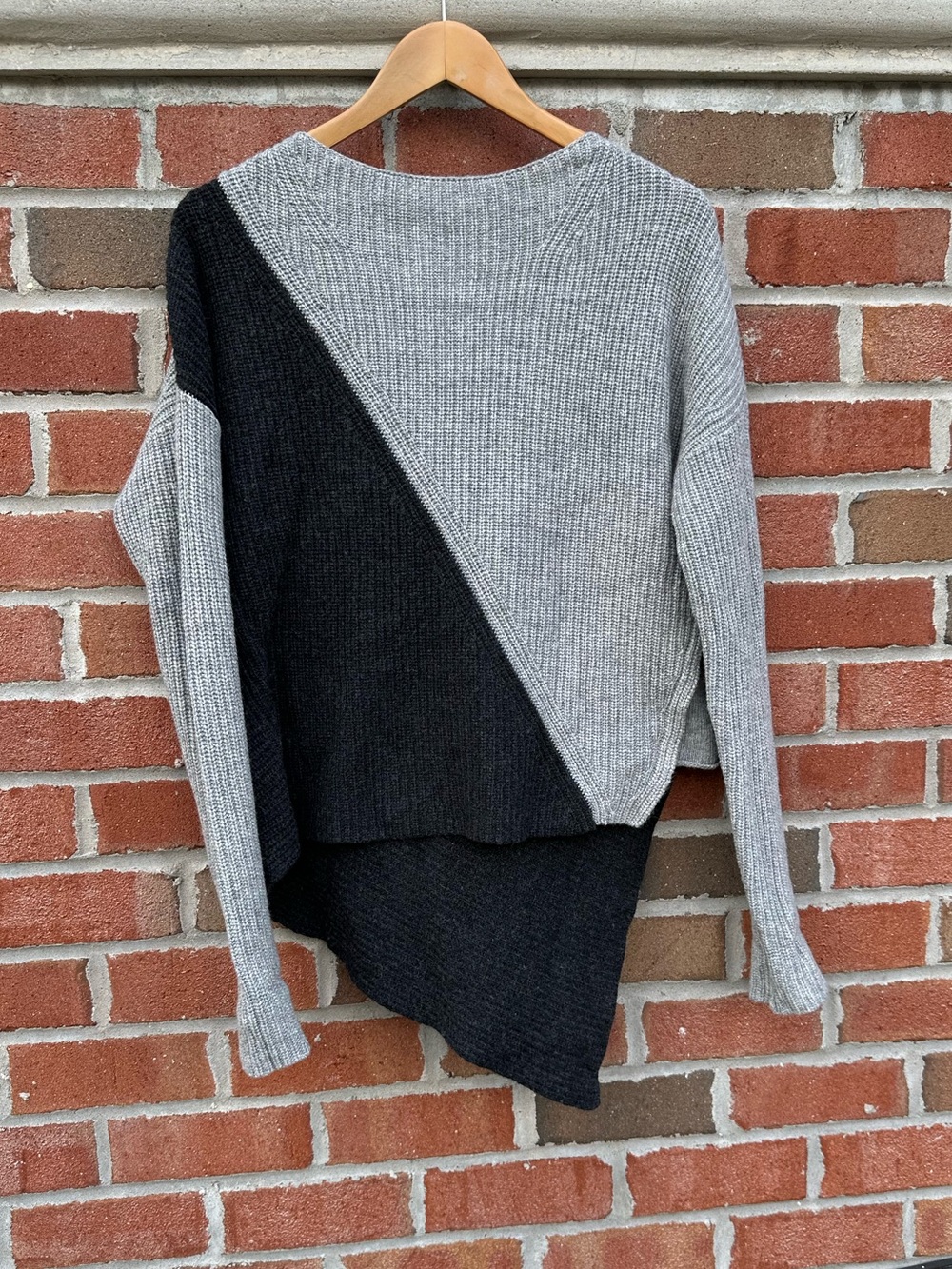 Brochu Walker Gray Miller
Wool Cashmere Angora Knit Pullover Sweater Size Small
